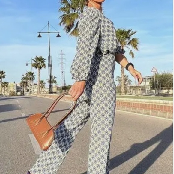 ZARA (SET OF TOPSPANTS) COTTON PRINTED TOP AND PANTS ECRU / BLUE - Picture 1 of 16